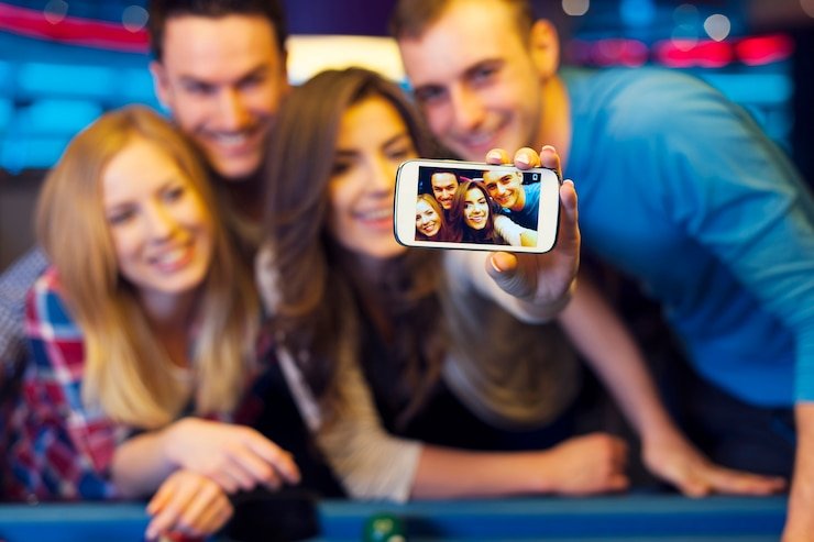Antarmuka platform gbo007 menampilkan permainan live casino, slot, dan sportsbook di layar desktop dan mobile